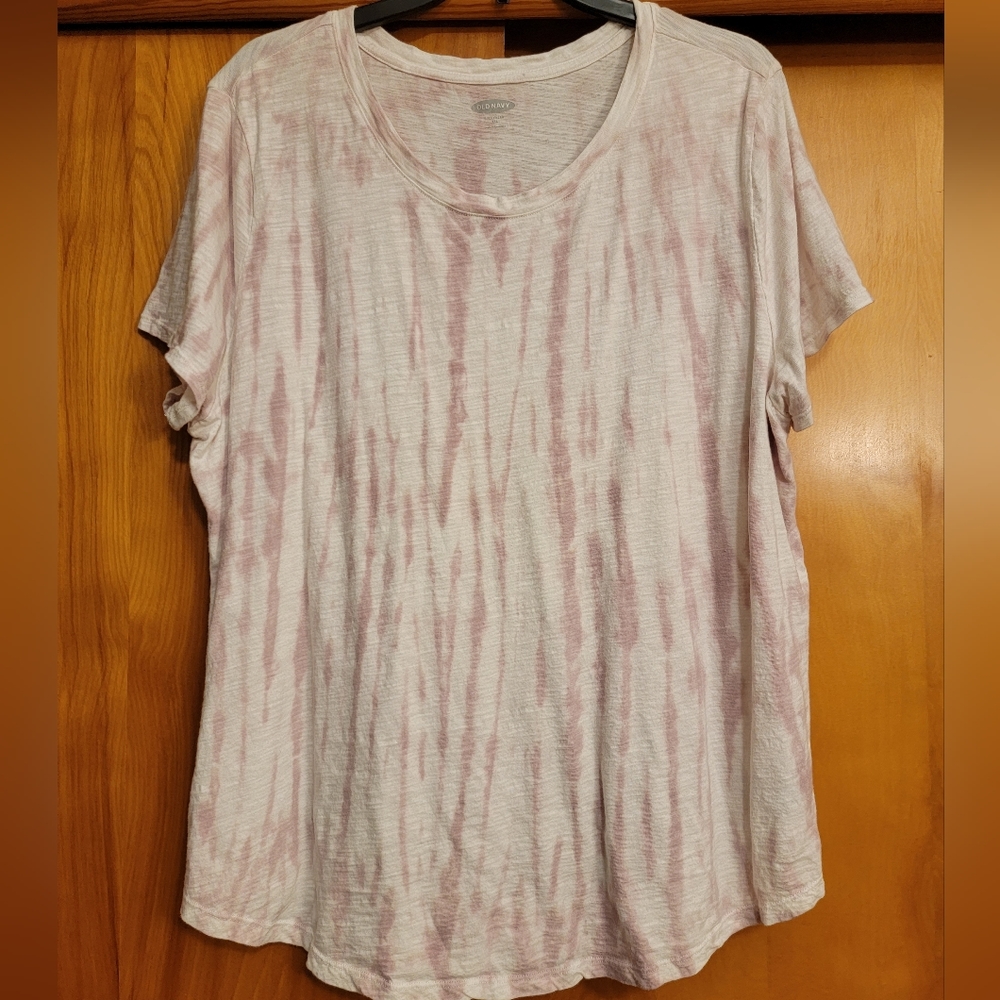 Light purple and white Old Navy tie dye shirt